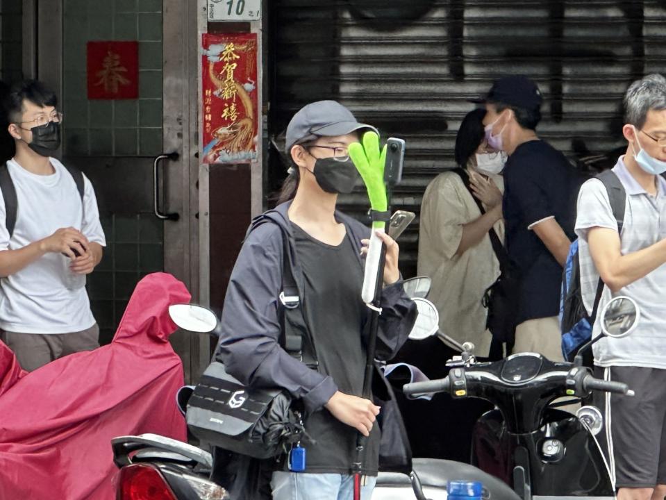 支持者帶「蔥」力挺。蔡宜彣攝