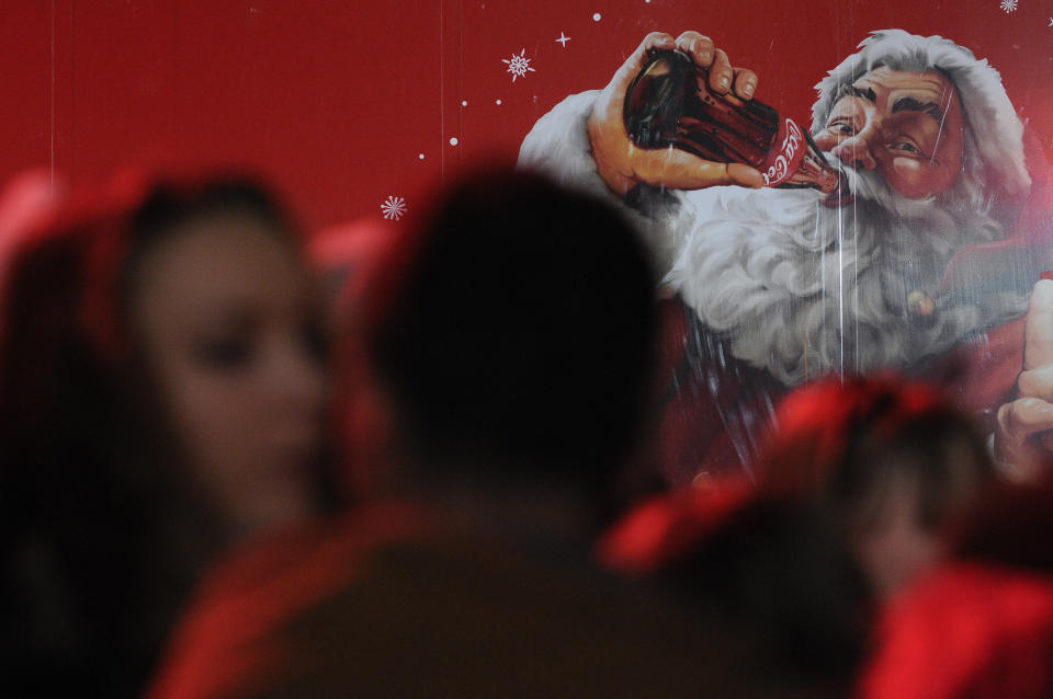 Dieses Bild des Coca-Cola-Weihnachtsmannes hat sich bei den meisten ins Gehirn gebrannt (Bild: Getty Images)