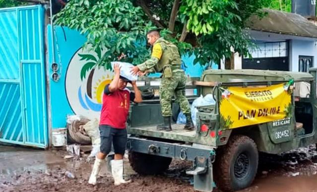 AMLO reconoce a las Fuerzas Armadas para apoyar en Acapulco
