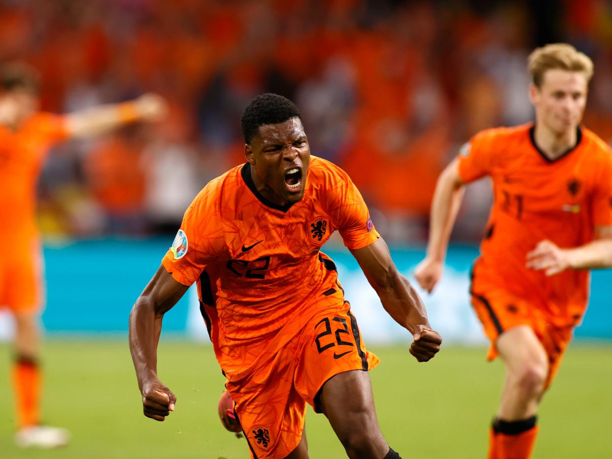 Denzel Dumfries celebrates his late goal (Getty Images)