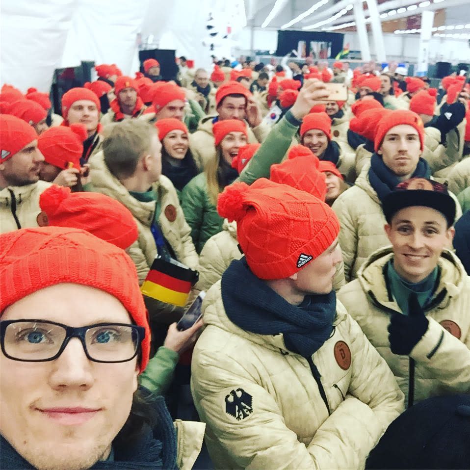 <p>cehrhoff: Gleich gehts los! #pyeongchang2018 (Photo via Instagram/cehrhoff) </p>