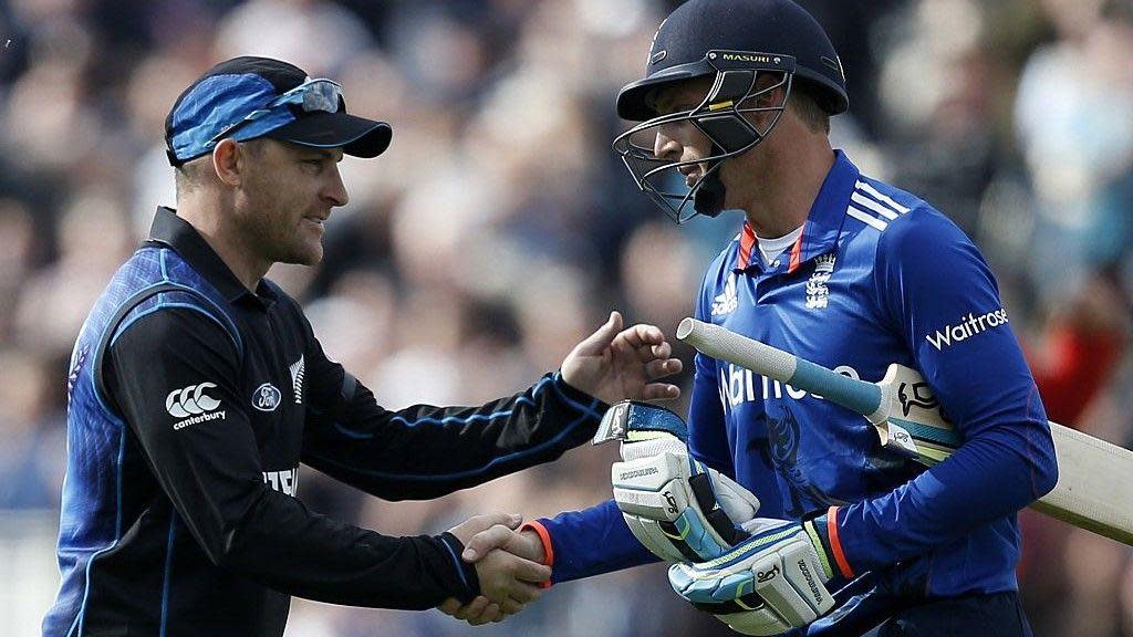 Brendon McCullum and Jos Buttler shake hands in 2015