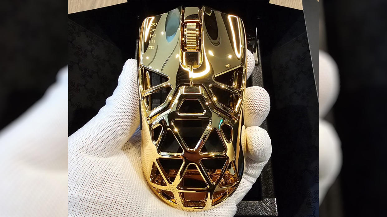  Razer's 24K gold gaming mouse one-off commission. 