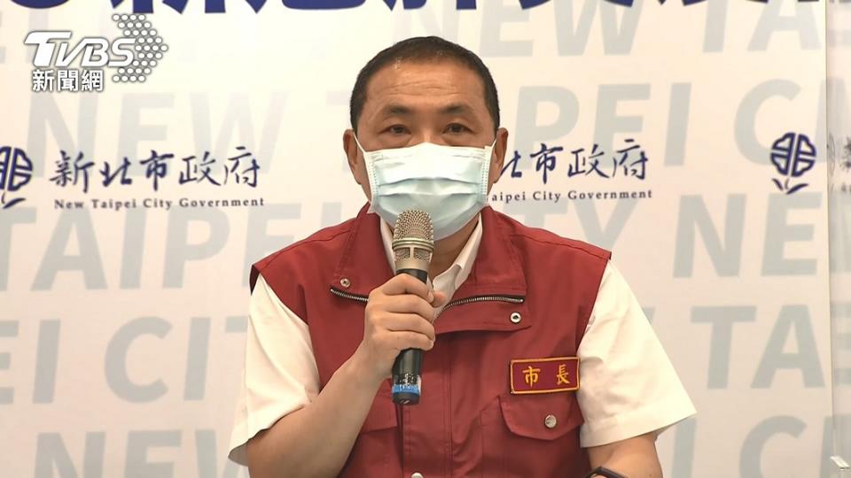 新北市長侯友宜召開記者會說明新北睽違96天再度加零。（圖／TVBS）