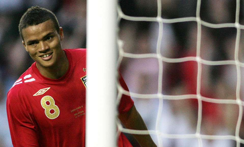 Reading, UNITED KINGDOM: England's Jermaine Jenas celebrates after beating Belarus's Goalkeeper Yury Zhenov to score the first goal of the match during their World Cup Senior Friendly B international match at the Madejski Stadium, Reading, 25 May 2006. AFP PHOTO/CARL DE SOUZA (Photo credit should read CARL DE SOUZA/AFP via Getty Images)