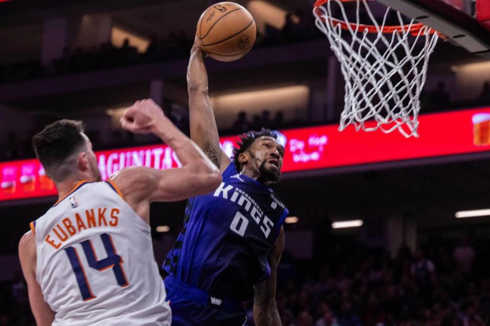 Sacramento Kings guard Malik Monk (0) dunks on Phoenix Suns forward Drew Eubanks (14) on Friday.