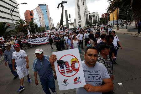 Union workers and farmers protest as NAFTA renegotiation begins in Washington, D.C., in Mexico City, Mexico August 16, 2017. REUTERS/Carlos Jasso