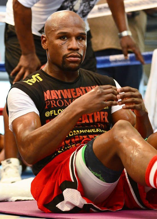 Boxer Floyd Mayweather Jr. does sit-ups as he works out on August 28, 2013 in Las Vegas, Nevada. Mayweather will face Canelo Alvarez in a WBC/WBA 154-pound title fight on September 14 in Las Vegas