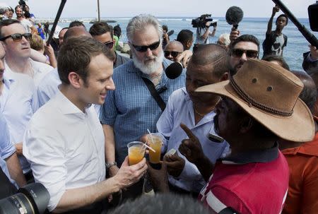 Emmanuel Macron, head of the political movement En Marche ! (Onwards !) and 2017 presidential candidate of the French centre-right speak visits a market in Saint Leu as he campaigns on the French Indian Ocean island of the Reunion, March 25, 2017. REUTERS/Laurent Capmas