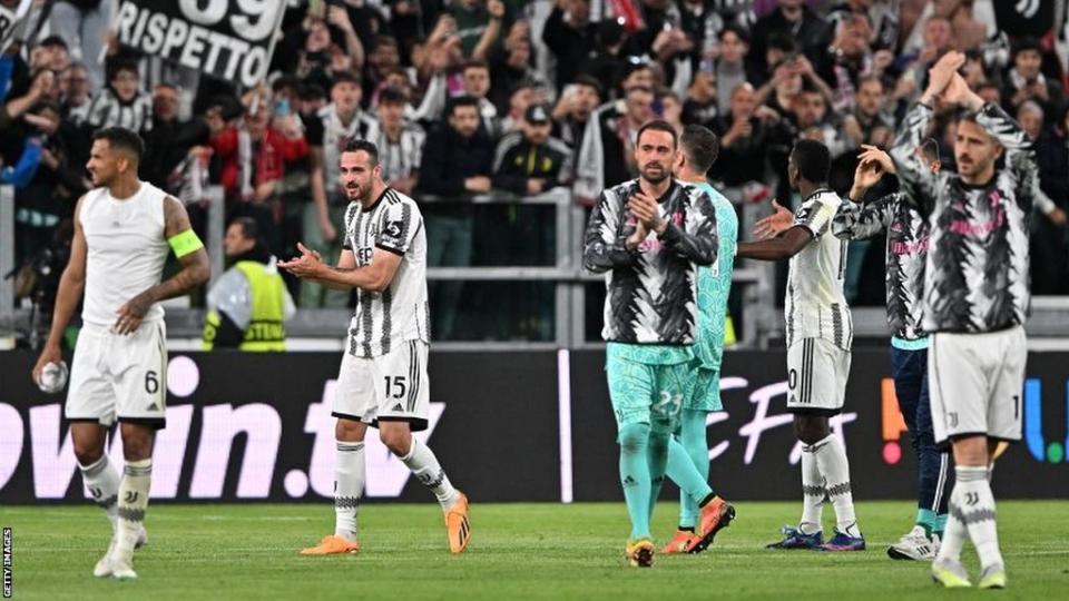 Juventus players applaud the crowd