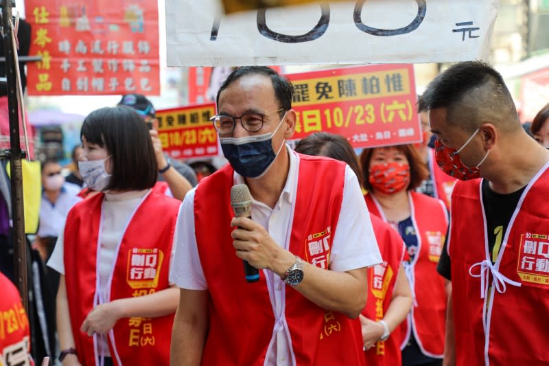 20211003-國民黨主席當選人朱立倫3日到台中烏日參與「刪Ｑ」街頭宣講。（朱立倫辦公室提供）