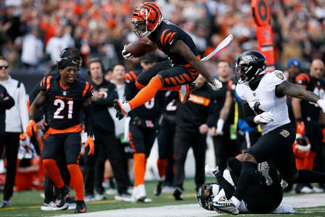 Joe Burrow passes for 299 in 1st half, Bengals-record 525 vs. Ravens