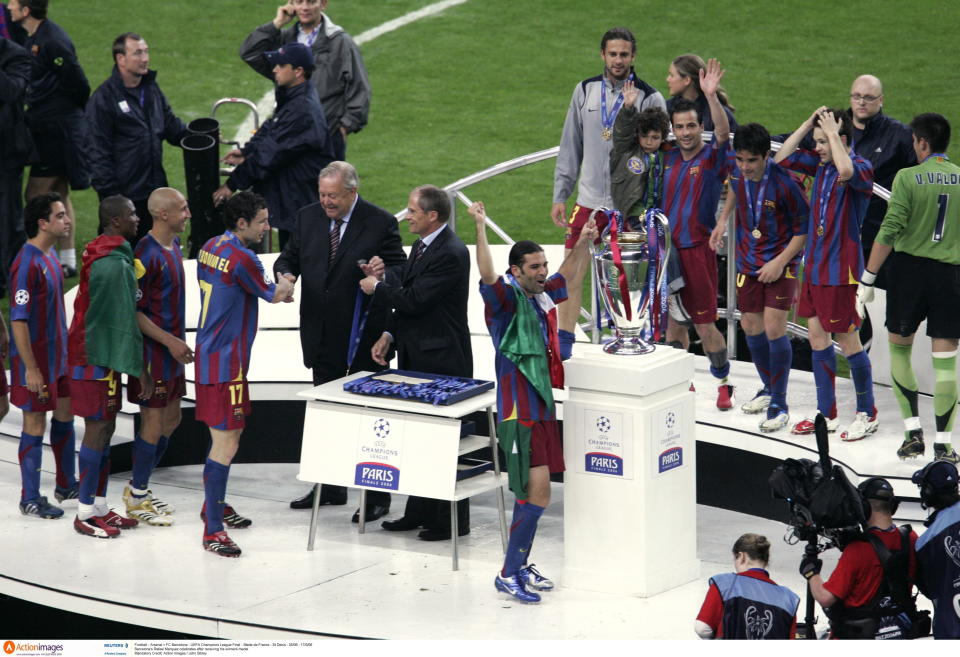 Rafael Márquez celebra el título de la Champions League en el Estadio St. Denis de Francia en 2006. Foto Archivo: Mandatory Credit: Action Images / John Sibley