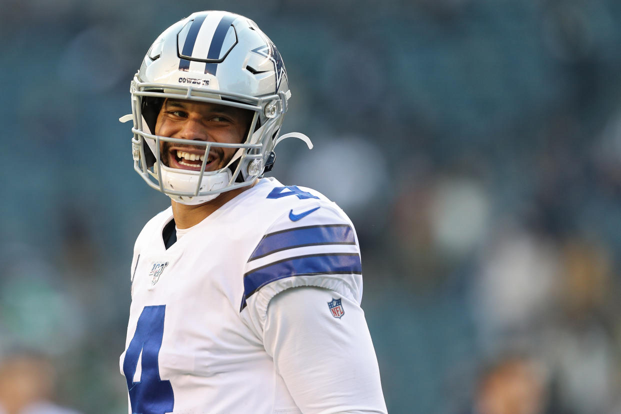 PHILADELPHIA, PENNSYLVANIA - DECEMBER 22: Dak Prescott #4 of the Dallas Cowboys warms up before the game against the Philadelphia Eagles at Lincoln Financial Field on December 22, 2019 in Philadelphia, Pennsylvania. (Photo by Patrick Smith/Getty Images)