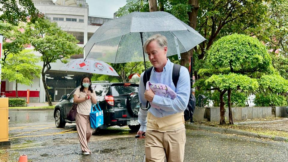 夏克立冒大雨到士林地院開庭。侯柏青攝