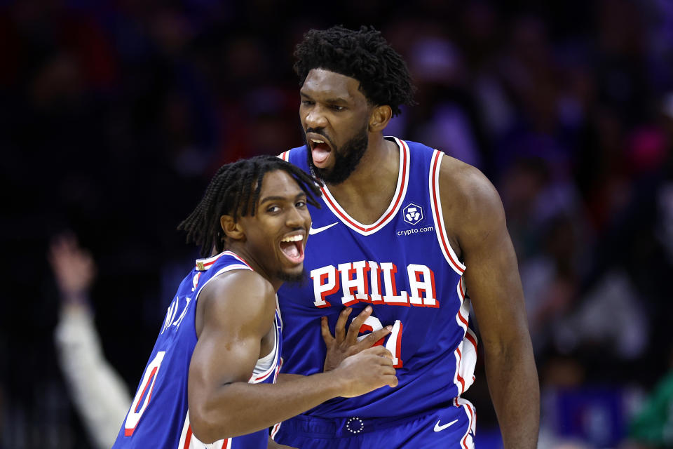 Tyrese Maxey（圖前）的崛起，讓費城76人失去James Harden的戰力減損幾乎抵銷。（NBA Photo by Tim Nwachukwu/Getty Images）