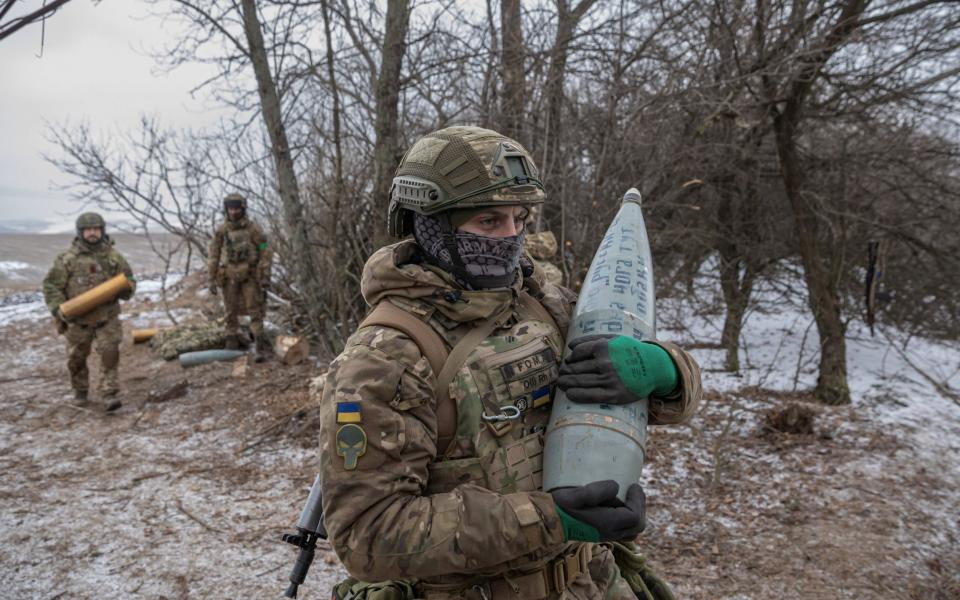 Members of the 3rd Separate Assault Brigade (Azov Unit) of the Armed Forces of Ukraine prepare to fire 152 mm howitzer 2A65 Msta-B - MARKO DJURICA/REUTERS