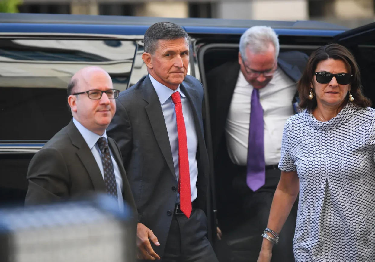 Michael Flynn, center, arrives at a federal courthouse in Washington with his lawyers in 2018.