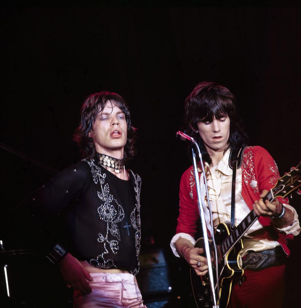 FRANCE - SEPTEMBER 01:  Photo of Keith RICHARDS and Mick JAGGER and ROLLING STONES; Mick Jagger & Keith Richards performing live onstage  (Photo by David Redfern/Redferns)