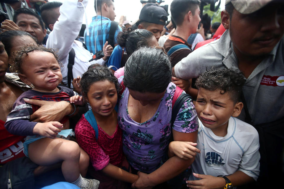 FOTOS | Así rompieron los migrantes el cerco fronterizo para entrar a México