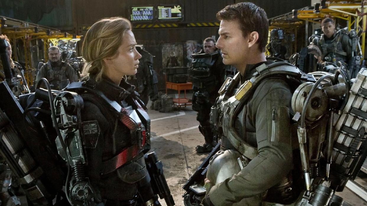 Emily Blunt and Tom Cruise in Edge of Tomorrow. 