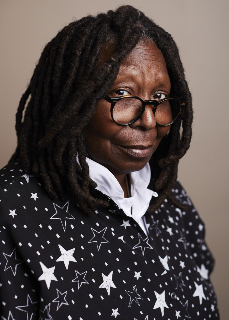 Whoopi Goldberg posa para promover el filme "Till" el 30 de septiembre de 2022 en el hotel Park Lane Hotel en Nueva York. (Foto Matt Licari/Invision/AP)