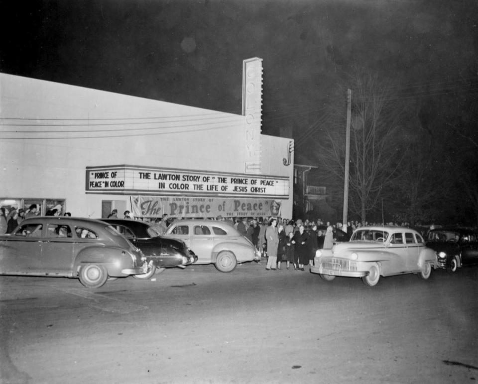 Fans line up outside the Colony Theater, now the Rialto Theater, to see The Lawton Story of the Prince of Peace, January 1950.