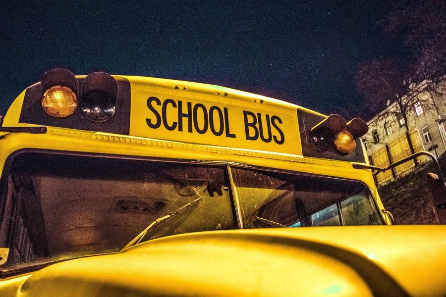 Autobús escolar atropella a niños que intentaron cruzar solos la calle