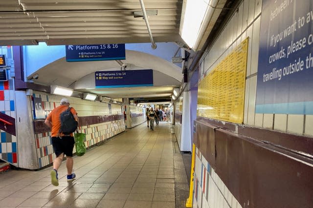 People running through Clapham Junction station