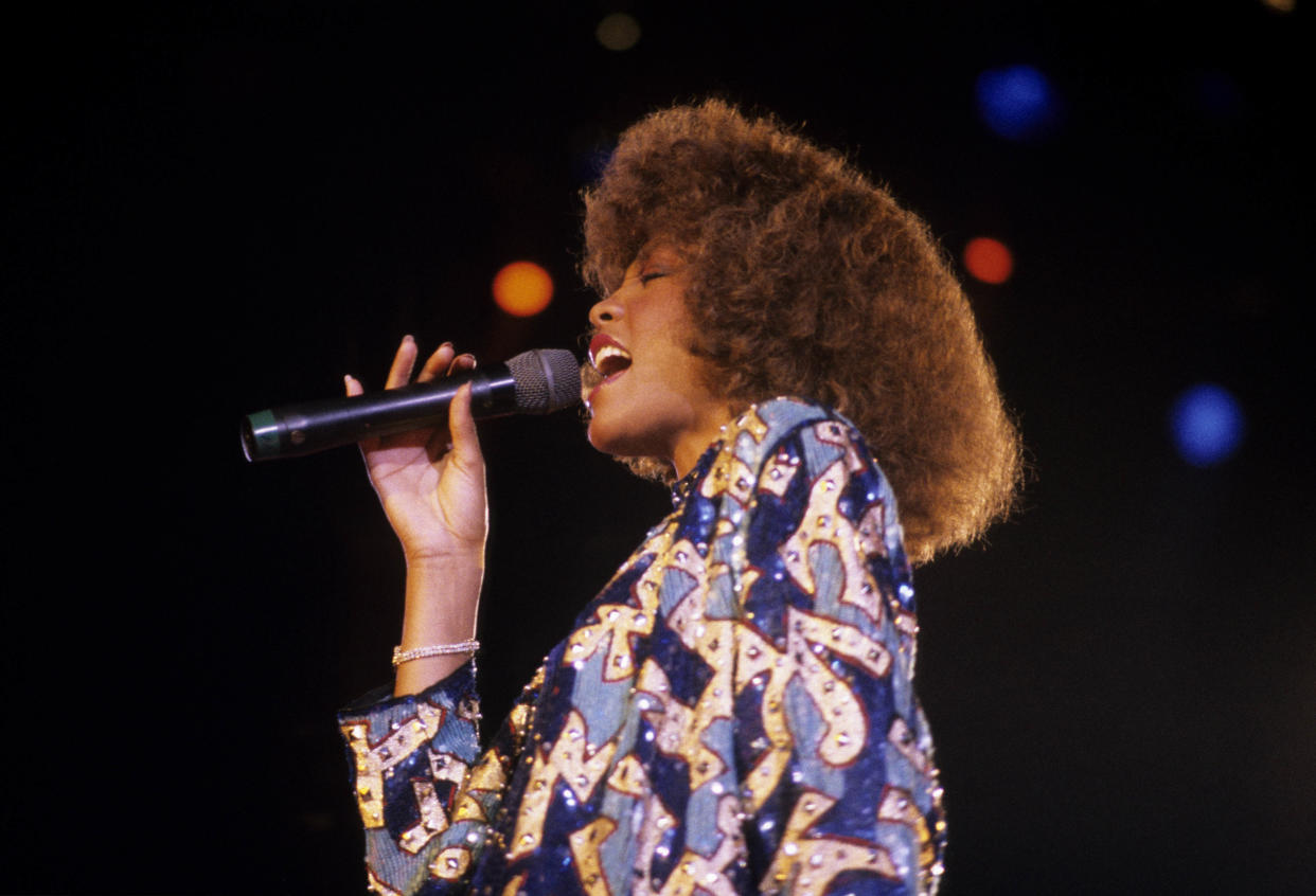 UNITED KINGDOM - JANUARY 01:  Photo of Whitney HOUSTON; Whitney Houston performing on stage, profile  (Photo by Suzie Gibbons/Redferns)