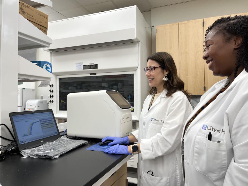 Lindsey S. Treviño, PhD, a researcher with Bench2Community, and postdoctoral fellow Jazma L. Tapia analyze gene expression data