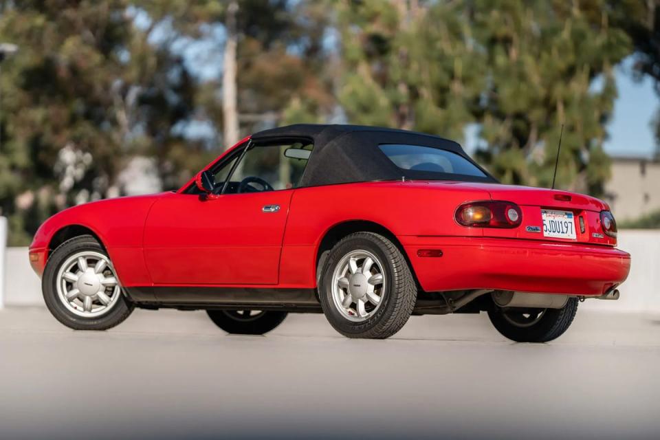 1990 mazda mx5 miata rear