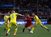 Spain's Isco (2nd R) controls the ball between Ukraine's players during their Euro 2016 qualifier soccer match at Ramon Sanchez Pizjuan stadium in Seville, March 27, 2015. REUTERS/Marcelo del Pozo