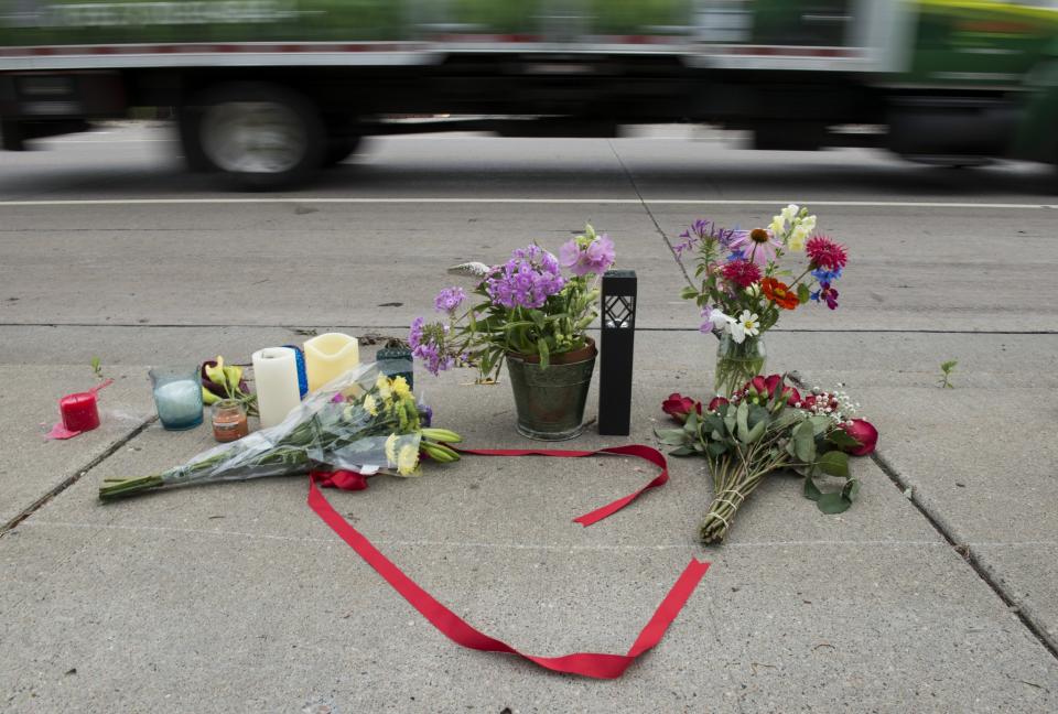 Police fatally shoot Philando Castile in Falcon Heights, Minn.