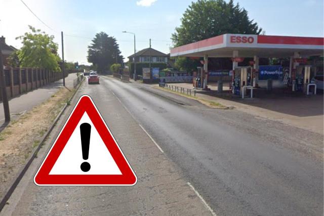 Key road blocked with long delays getting onto Canvey after crash