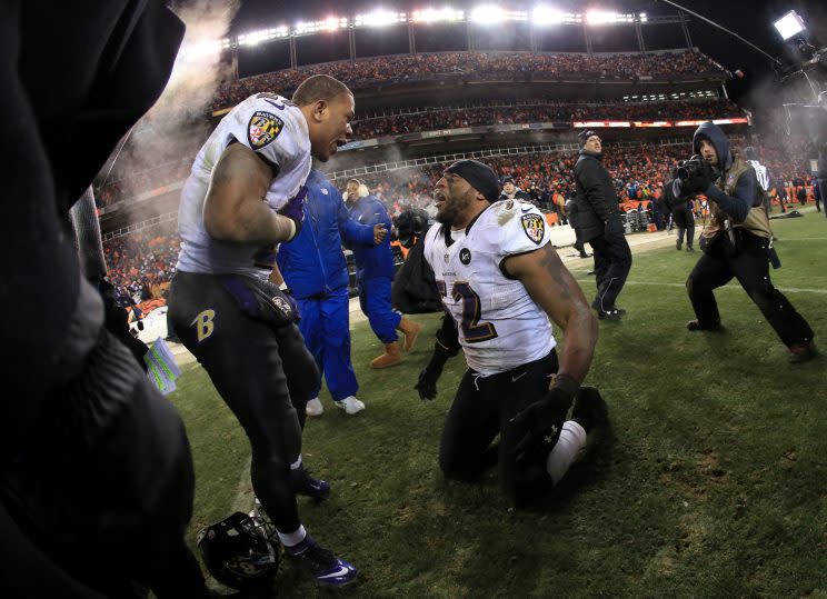 Ray Lewis (R) reportedly gave advice on Colin Kaepernick to the Ravens. (Getty Images) 