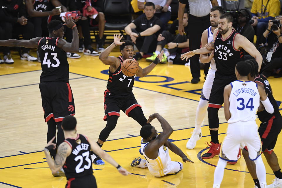 Golden State Warriors forward Draymond Green (23) tries to play the ball from the floor during the first half against the Toronto Raptors in Game 3 of basketball’s NBA Finals, Wednesday, June 5, 2019, in Oakland, Calif. (Frank Gunn/The Canadian Press via AP)