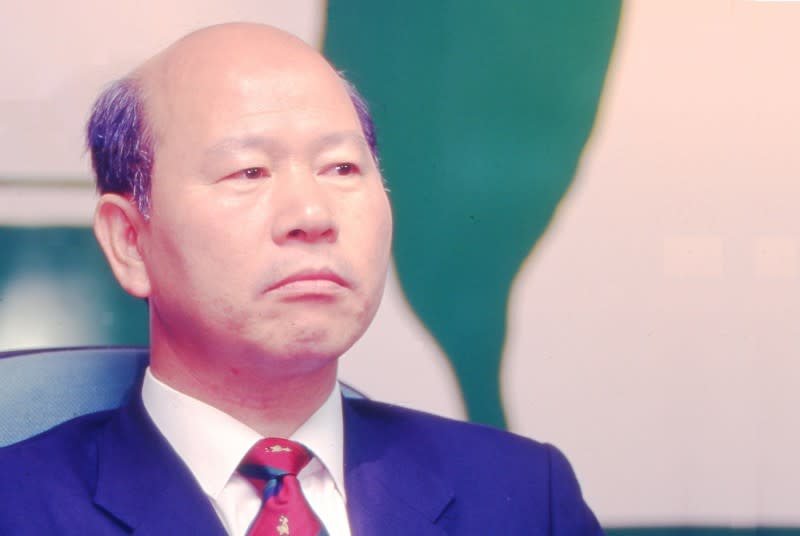 <cite>1993年縣市長選舉，民進黨黨主席許信良也把老人年金當成民進黨候選人的共同政見，年金牌助民進黨攻下台北、宜蘭、新竹、台南、高雄、澎湖6縣。（新新聞資料照）</cite>