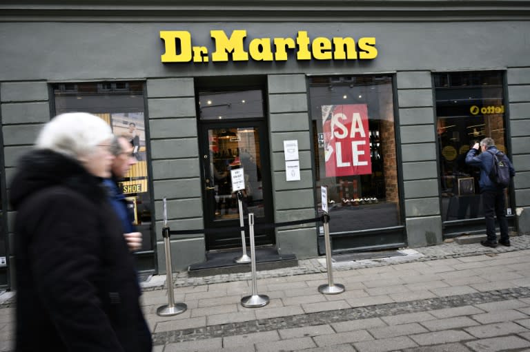 Der britische Schuh-Hersteller Dr Martens steckt vor allem wegen Problemen in den USA in der Krise. Das Unternehmen meldete am Donnerstag einen Gewinnrückgang um fast 50 Prozent für das Geschäftsjahr 2023/24. (Philip Davali)