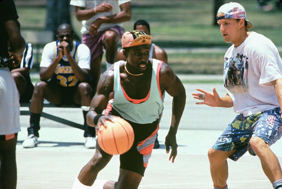 Wesley Snipes, Woody Harrelson Film: White Men Can'T Jump (1992) Characters: Sidney Deane,Billy Hoyle  Director: Ron Shelton 27 March 1992   **WARNING** This Photograph is for editorial use only and is the copyright of 20 CENTURY FOX and/or the Photographer assigned by the Film or Production Company and can only be reproduced by publications in conjunction with the promotion of the above Film. A Mandatory Credit To 20 CENTURY FOX is required. The Photographer should also be credited when known. No commercial use can be granted without written authority from the Film Company.