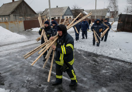 Emergencies Ministry members prepare to repair a building which was damaged during fighting between the Ukrainian army and pro-Russian separatists in the government-held industrial town of Avdiyivka, Ukraine, February 6, 2017. REUTERS/Gleb Garanich