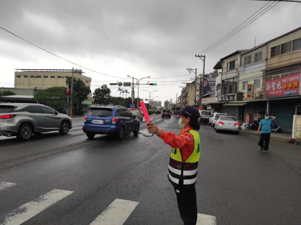 雙十連假期間，公路總局呼籲用路人避開塞車路段。（記者張上耕翻攝）