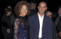 Malgré leurs trois ans de mariage (2001-2003), Jennifer Lopez a trompé son époux Cris Judd avec Ben Affleck après avoir rencontré ce dernier sur le tournage du film ‘Amour Troubles’. Ils ont divorcé la même année.