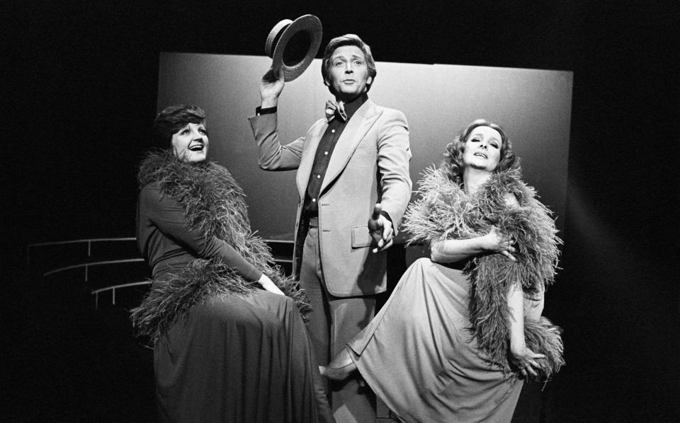 ‘It’s sensible to be a little cynical’: Julia McKenzie, David Kernan and Millicent Martin in Side By Side By Sondheim (1976)