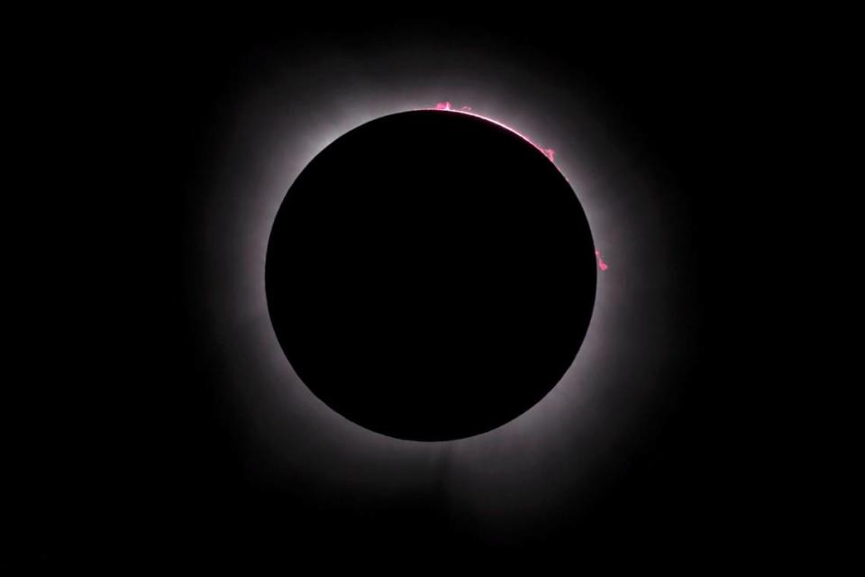 Vista del eclipse solar desde Little Elm, Texas, el lunes 8 de abril de 2024.