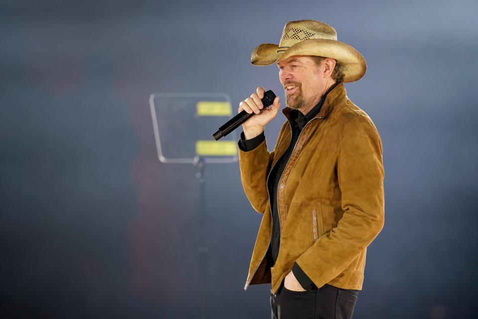 Toby Keith speaks after receiving the BMI Icon Award during the BMI’s 70th Annual Country Awards at the BMI Music Row Headquarters in Nashville, Tenn., Tuesday, Nov. 8, 2022.