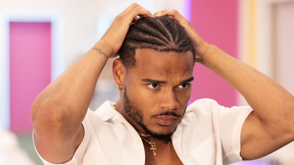  Love Island USA's Leo distraught  