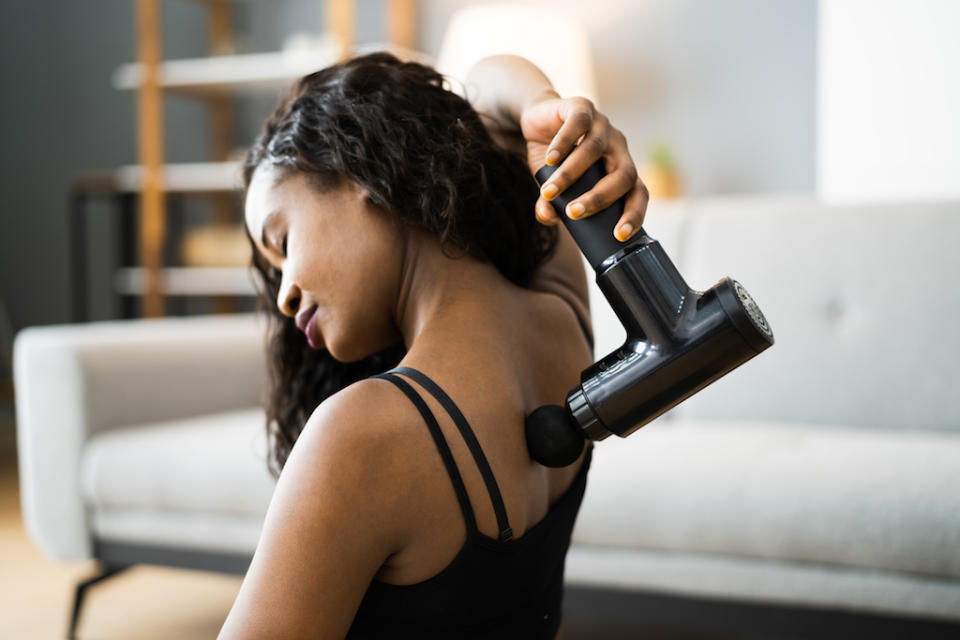 Le pistolet de massage est une invention à la portée de tous, grands sportifs ou amateurs. Cette nouvelle technologie propose différents types d'automassage dans le but de soulager les douleurs musculaires. (Photo : Getty Images)