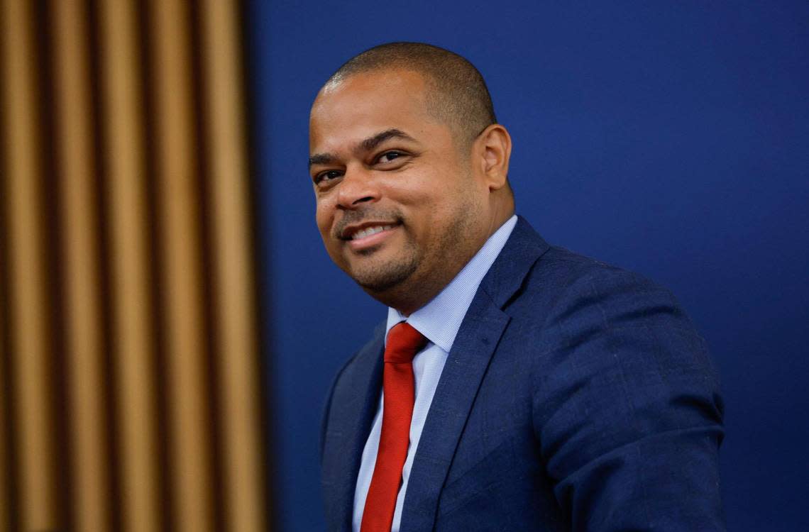 Miami-Dade Commissioner Keon Hardemon looks out toward the commission chambers in Miami on Tuesday, April 4, 2023. Al Diaz/adiaz@miamiherald.com