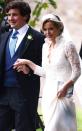 <p>La novia Sophie Carter junto a su nuevo esposo Robert Snuggs en la Iglesia St. Andrews en Norfolk. </p>